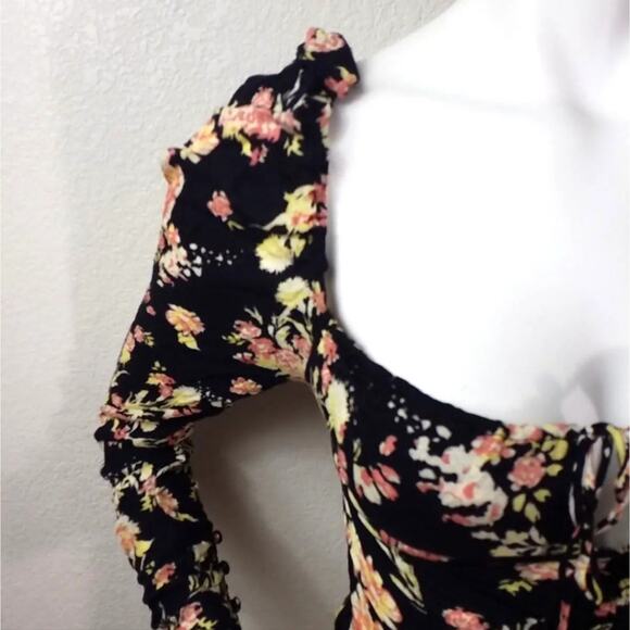 Free People Hilary Floral print keyhole Lolita neck top size Medium msrp $98 New - Picture 8 of 12
